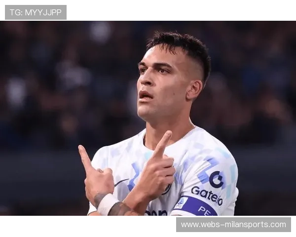 劳塔罗飞身铲射成经典瞬间，足球场上的传奇